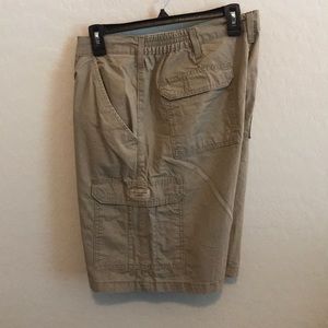 Men’s size 36 cargo short.